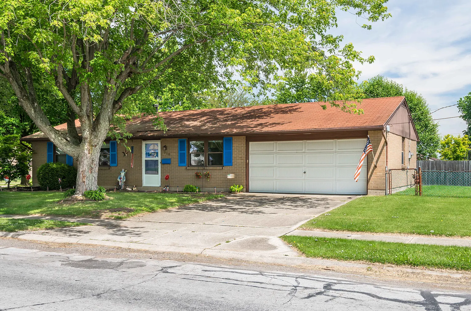 705 Gregory Ave photo 1