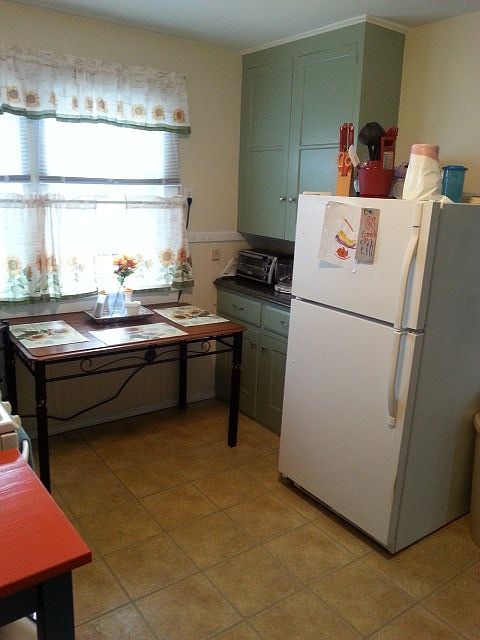 1st image of 158 Roswell Ave APT 2