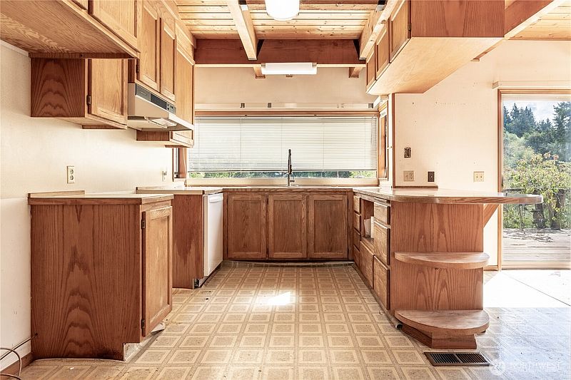 5th image of 10702 Cramer Road NW