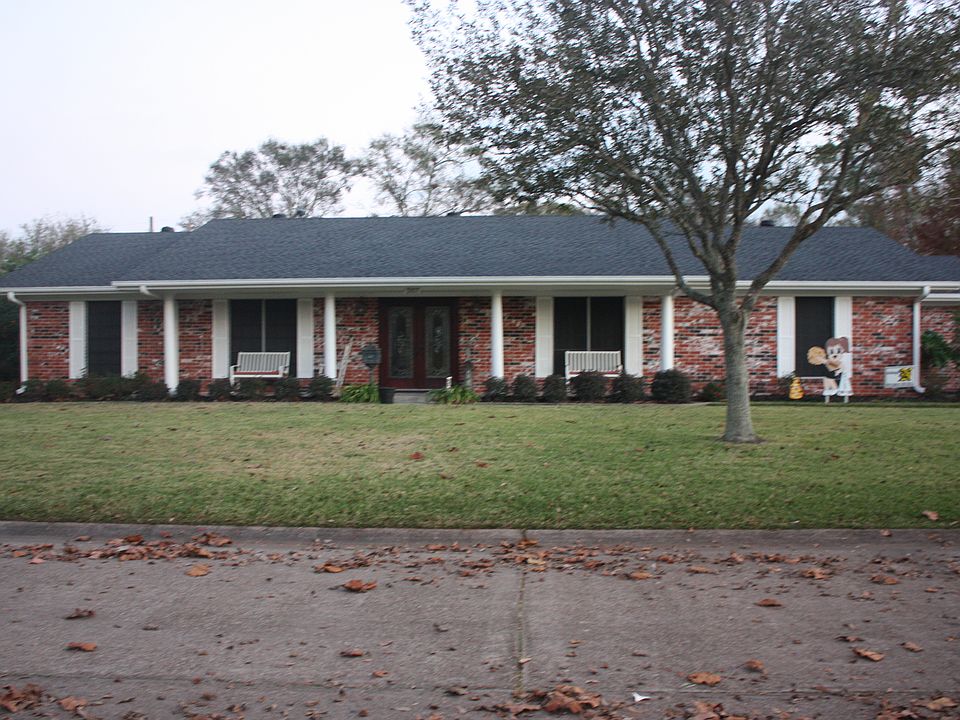1st image of 3107 Lawrence Ave