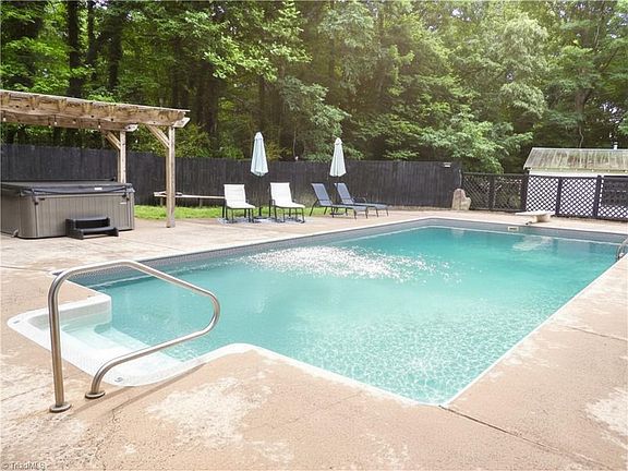2nd image of 180 Sharmill Dr