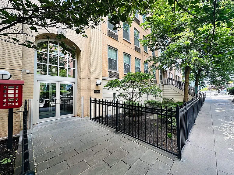149 Essex St #6L — Photo 12