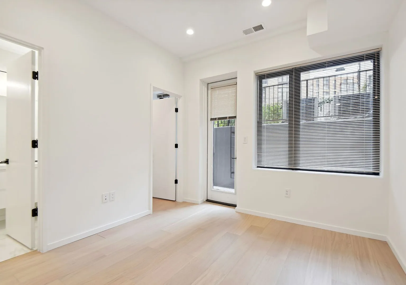 Free Month for Lease Start by 9/10! Built in 2021! Centrally located in Mount Vernon, 5 Minute Wa... — Photo 2
