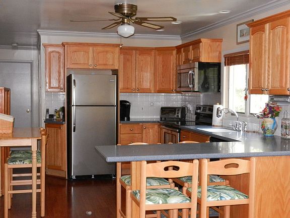 Eat-In-Kitchen