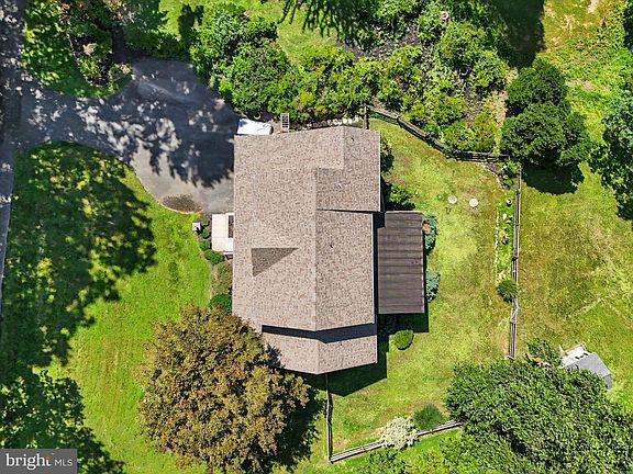 3rd image of 1720 Laurel Brook Rd