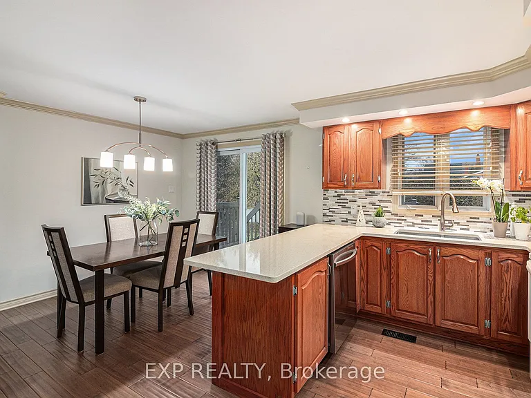 2 Castlebeau St — Photo 9