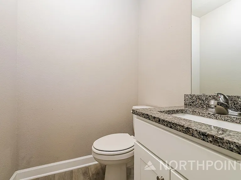 102 SW Rose St — Photo 15