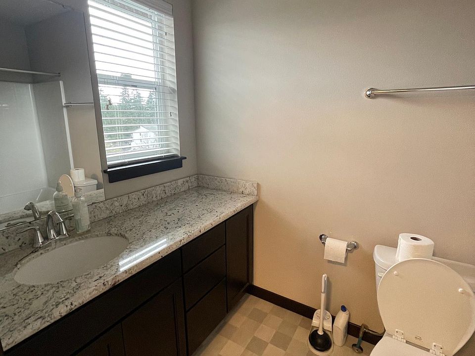 second bedroom full bathroom
