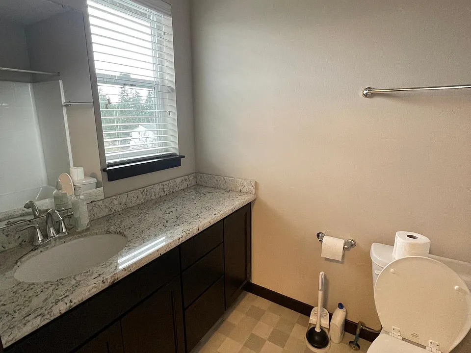 second bedroom full bathroom