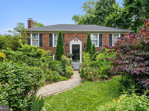 2215 Traies Ct, Alexandria, VA 22306