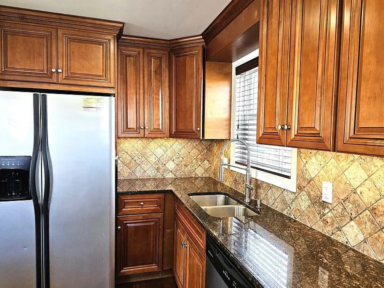 734 N Neva Ave — Photo 6