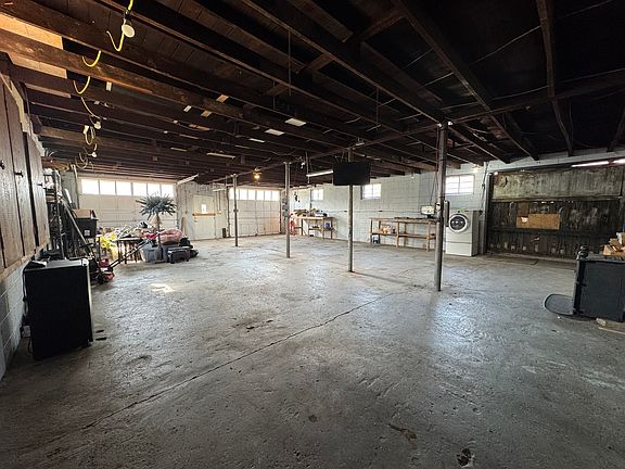 4th image of 1205 E Main St