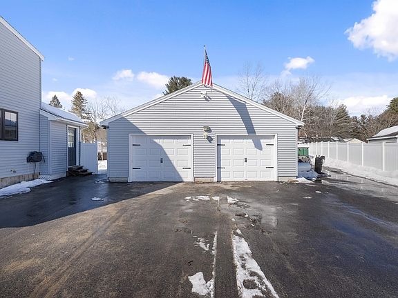 2nd image of 26 Eayers Pond Road