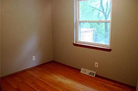 3rd image of 3813 N Elmwood Ave