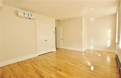 Rented by R New York