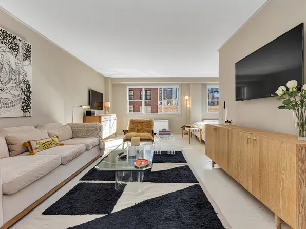 123 East 75th Street image 1 of 7