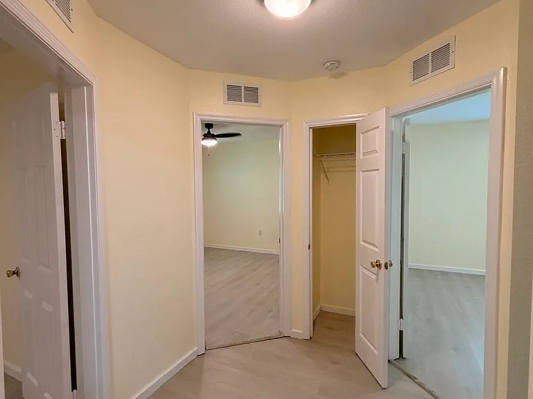 305 W Country Club Dr — Photo 5