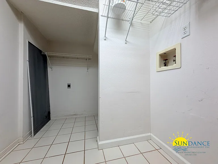 946 Ashley Ln #B — Photo 22
