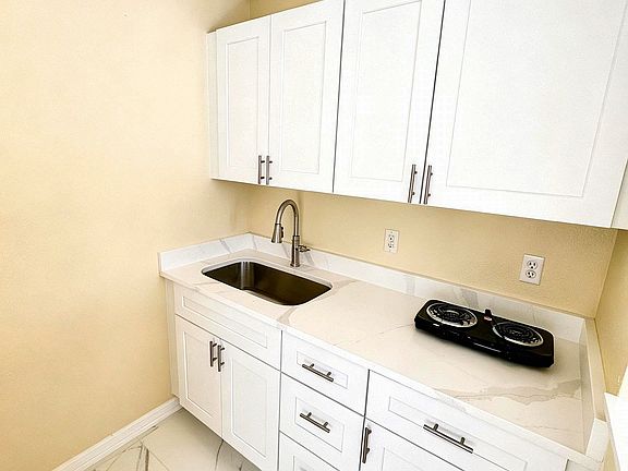 3rd image of 107 Teakwood Dr
