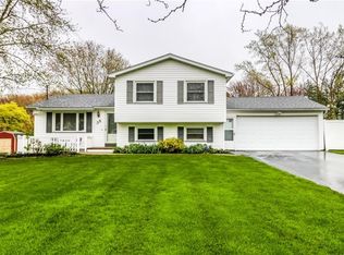 38 Hidden Creek Ln, Hamlin, NY 14464