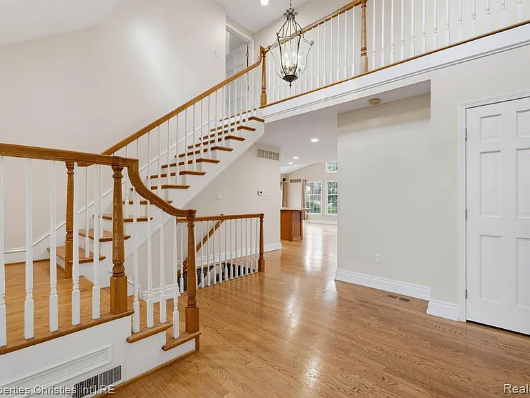 1688 Northlawn Blvd — Photo 4