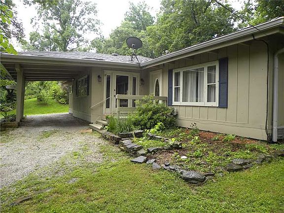 2nd image of 430 Wells Dr