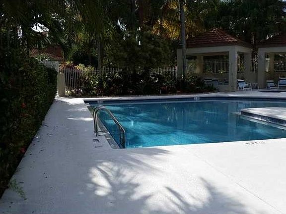3rd image of 988 NW 93rd Ave