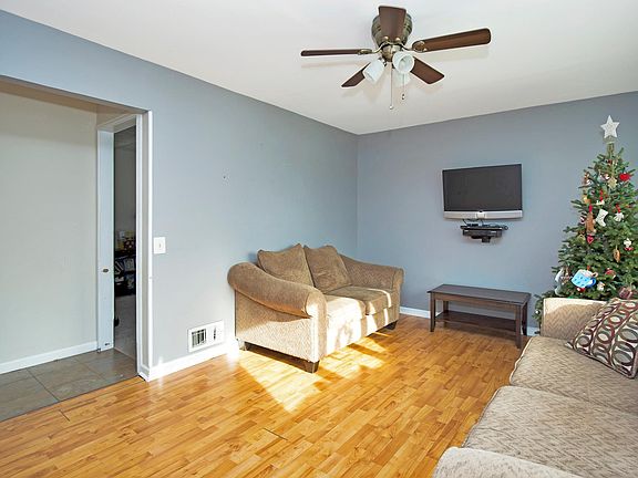 4th image of 18 Moore Dr
