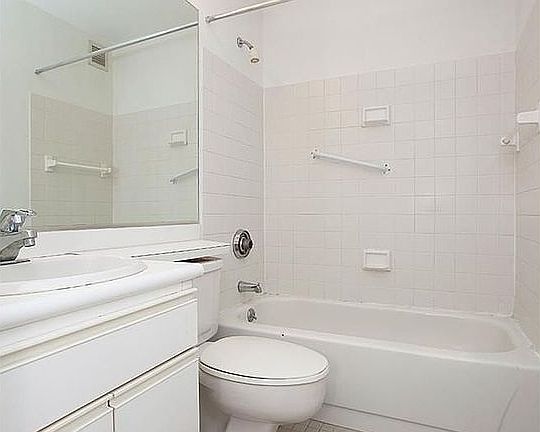 5th image of 300 W 110th St APT 20E