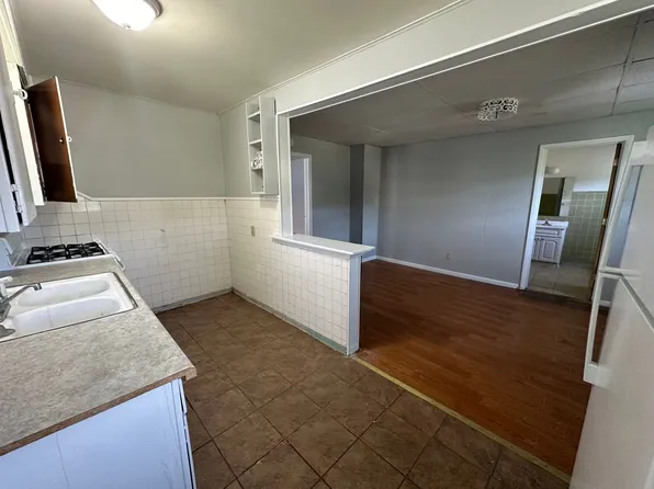 Plains - 1217 W 3rd St, 1217 W 3rd St #2, Sioux City, IA 51103