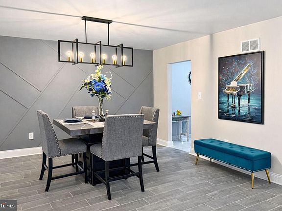 3rd image of 1733 Addison Rd S