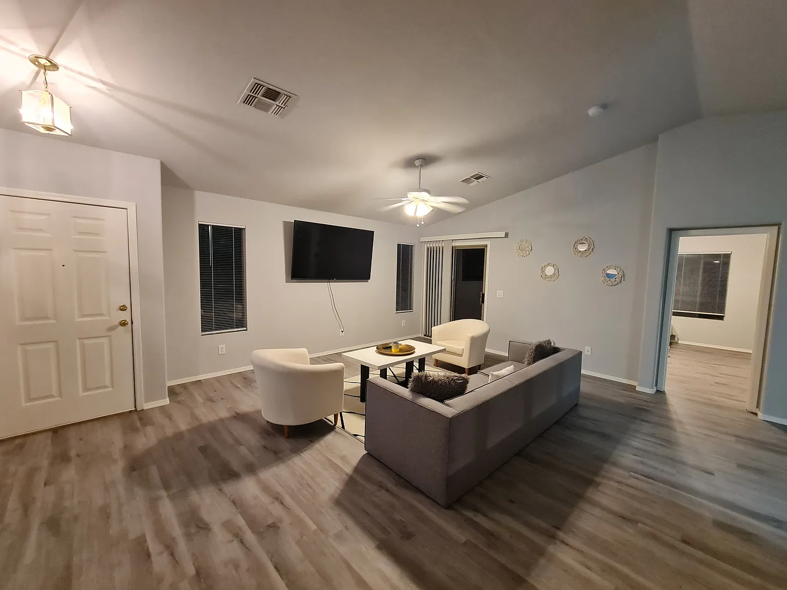 4 bed, 1571 sqft, $3,000 — Photo 2