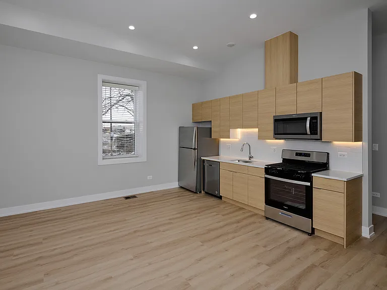 2158 W 18th St #1 — Photo 3