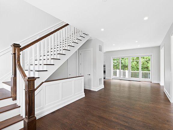 2nd image of 52 Quogue St #4