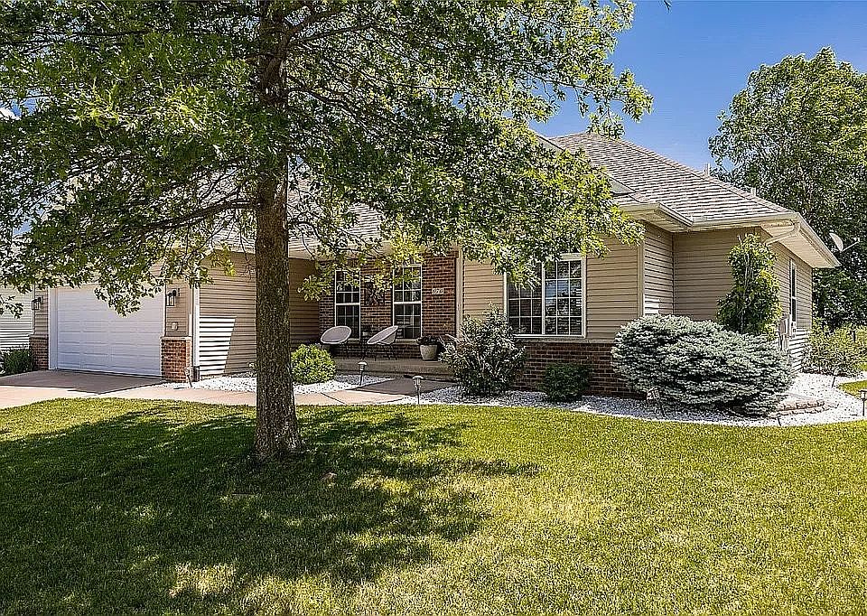 1st image of 670 Strathmoor Dr