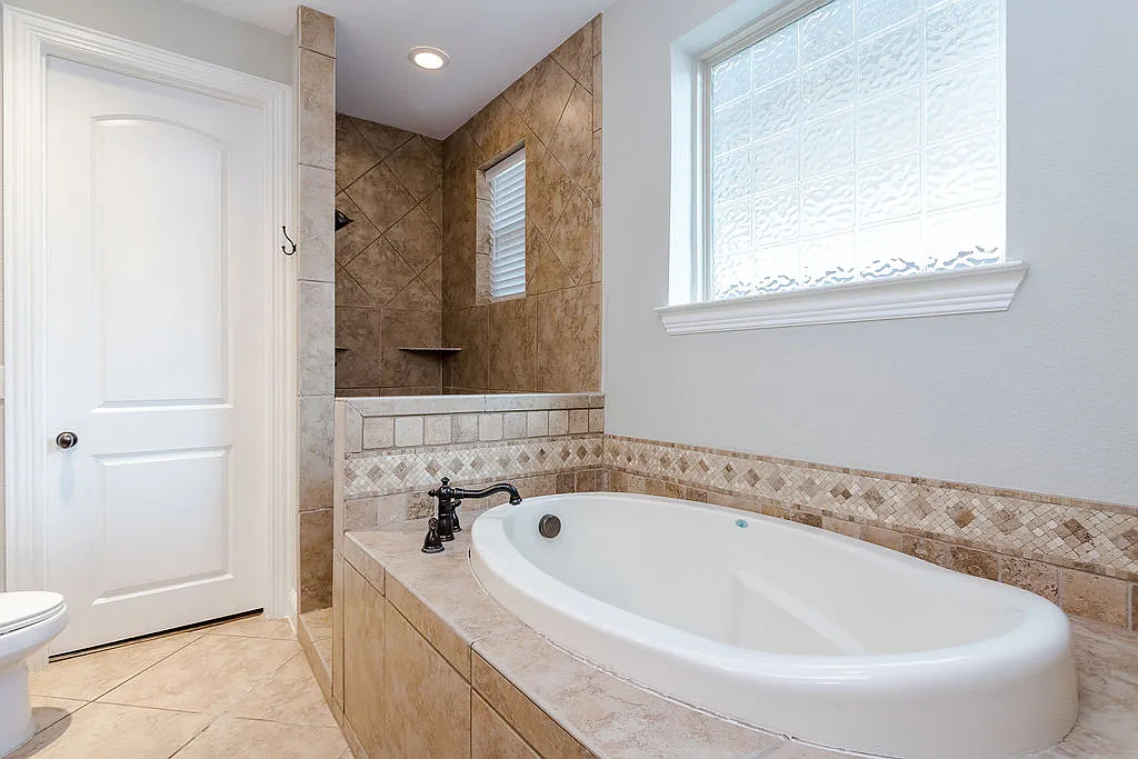 3 bed, 2944 sqft, $4,500 — Photo 4