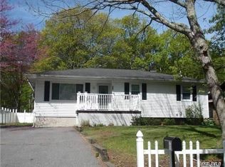 88 Stuyvesant Ave, Mastic, NY 11950
