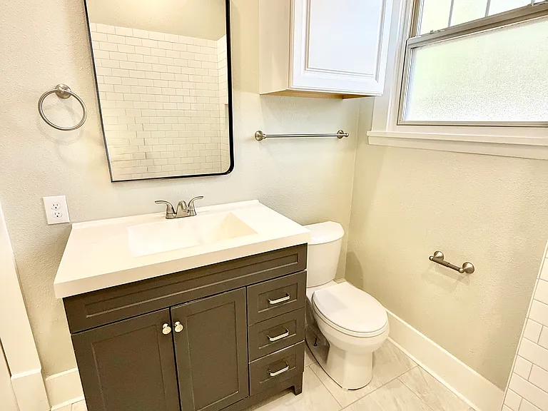 1201 E Lamar St — Photo 17