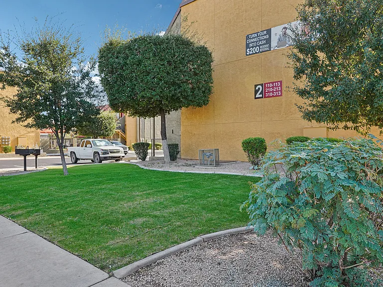 6-print-W Rio Salado Pkwy-S1211-006
