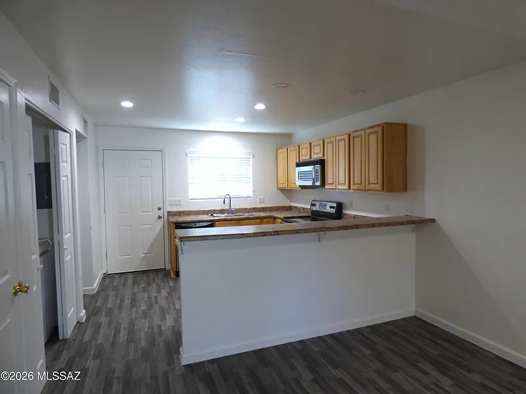 1077 N Riverside Dr #1 — Photo 3