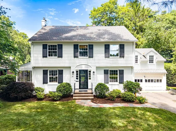28 Brittany Rd, Longmeadow, MA 01106