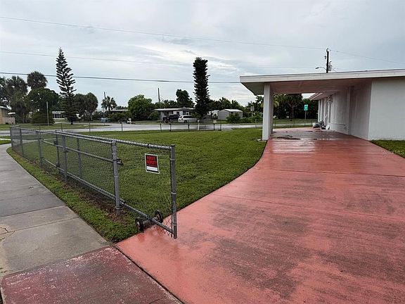 4th image of 2288 Harbor Blvd