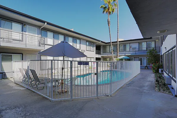 Ravencrest Apartments 1 — Photo 11