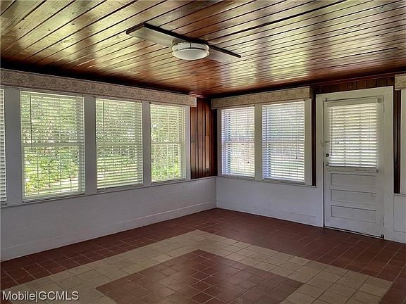4th image of 2512 Fairway Dr