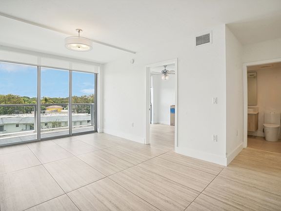 4th image of 13800 Highland Dr #404