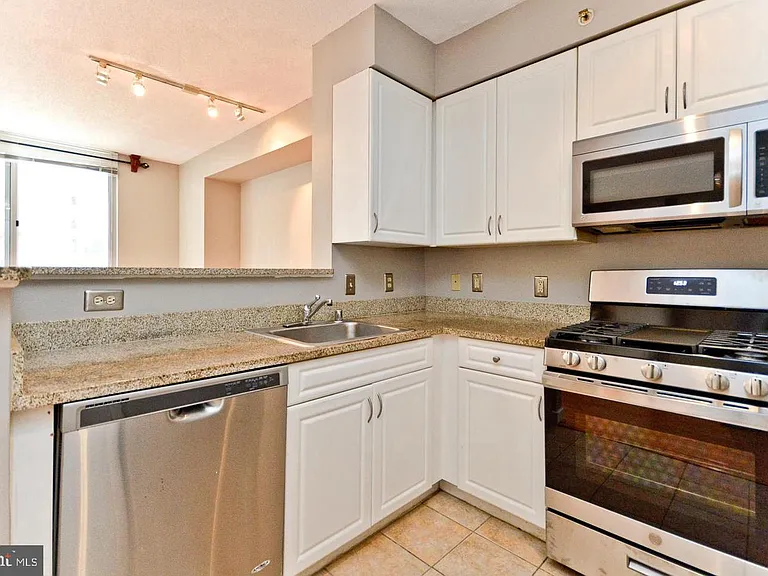 555 Massachusetts Ave NW #313 — Photo 21