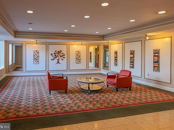 2nd image of 6001 Arlington Blvd APT 605