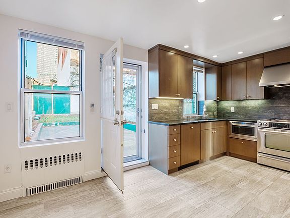 3rd image of 539 Pacific St #1