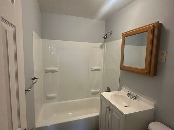 3rd image of 4-56 Thackeray Ct