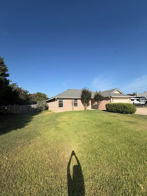 3 bed, 2.0 bath, 1344 sqft, $1,600 — Photo 2